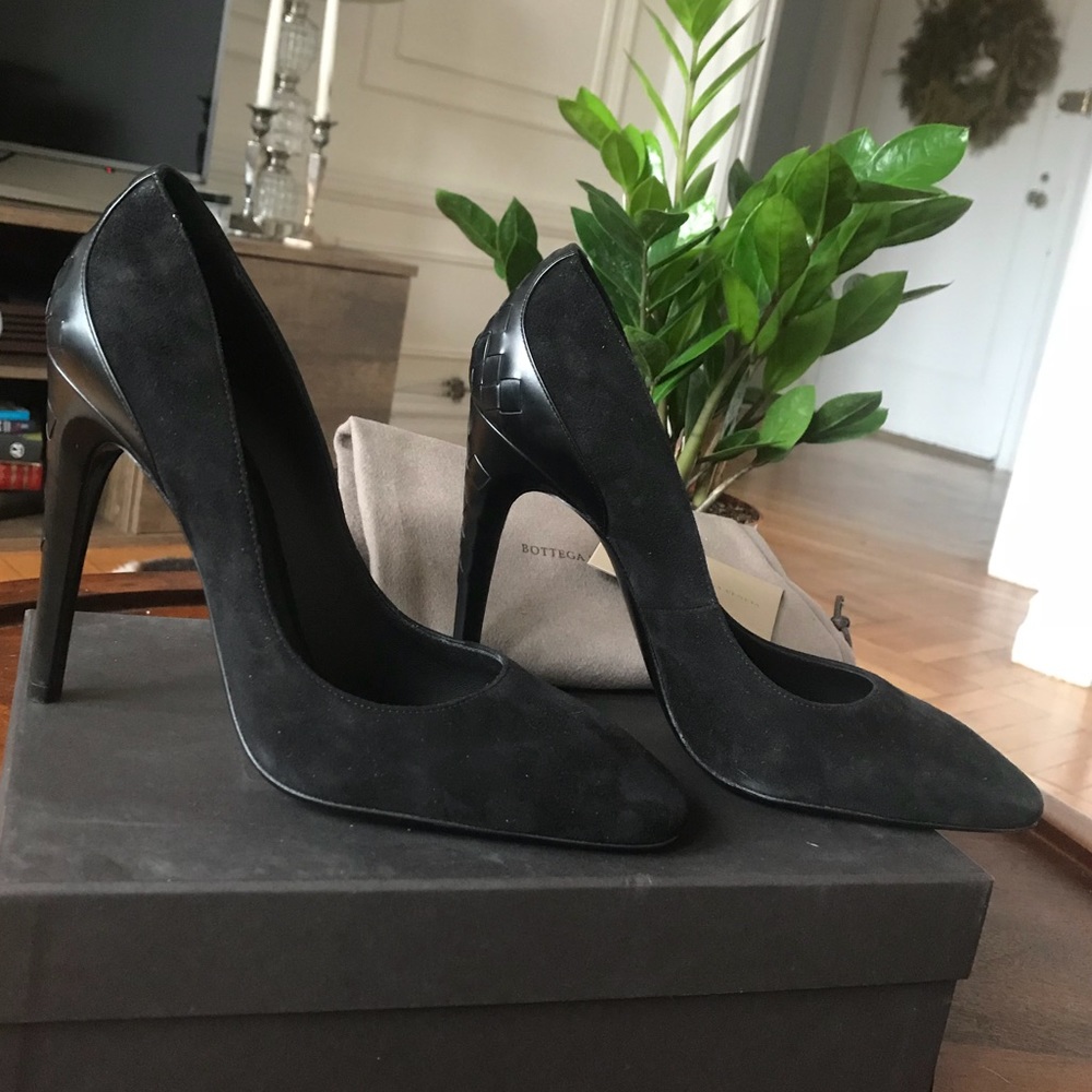 Bottega Veneta Black Suede Pumps
